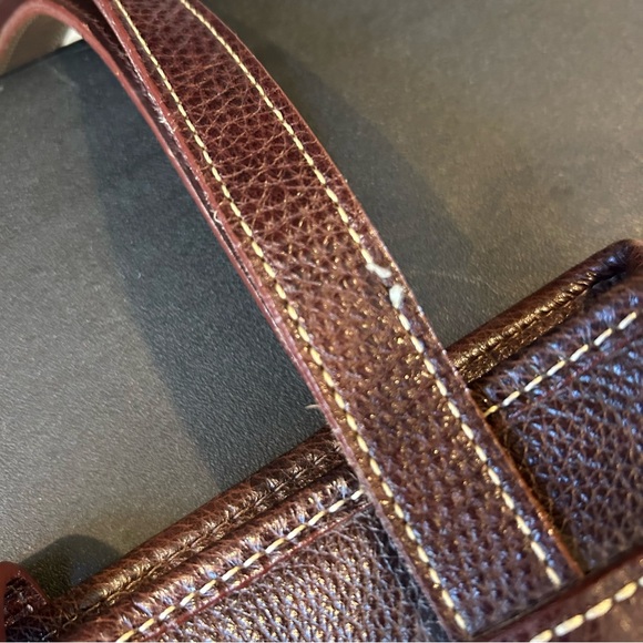 Dooney & Bourke premium Brown Leather Tote Bag with red interior. Classic design - Picture 16 of 16